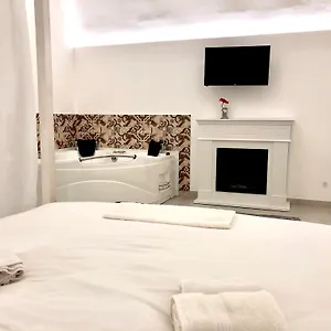 לינה וארוחת בוקר Ada &, לצ'ה